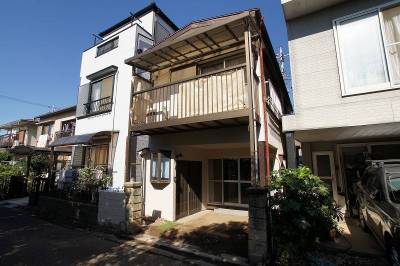 駐車スペースも確保、南北が両面道路で日当たり、風通り良好!! 駐車スペースも確保、南北が両面道路で日当たり、風通り良好!!