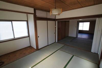 南側6畳和室、押入れあり