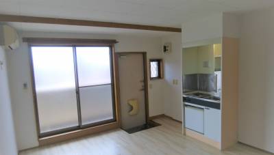 窓は西向きですが日当たりは良好です