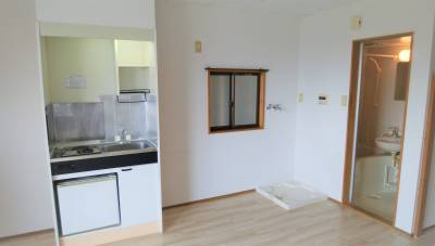 ミニキッチン、室内洗濯機置き場、ユニットバス