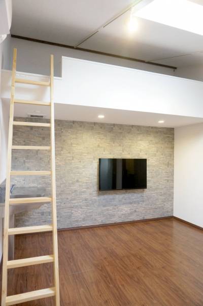 天窓があり明るい部屋です