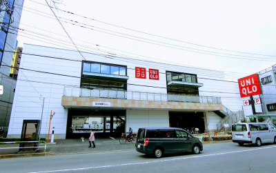 ユニクロ（徒歩5分）