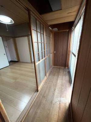 1階廊下〜洋室