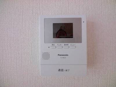 モニター付きインターホンで、来客者チェックできます。