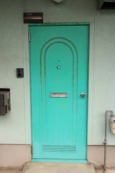 緑の玄関ドアです