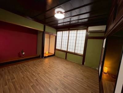和室の雰囲気残しつつ床は洋室化しております。