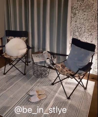 家具を置いた、お洒落な居間のイメージ