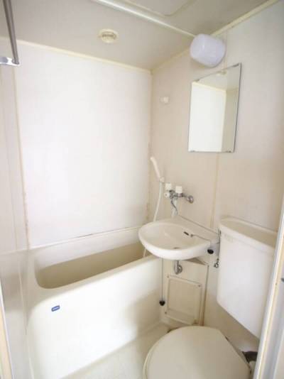 シンプルなユニットバスです