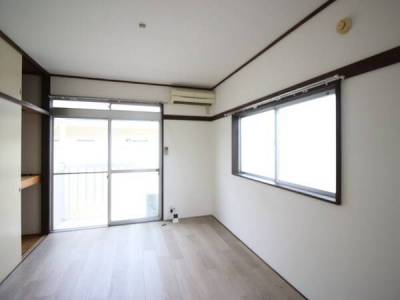 日当たりが良く明るい部屋です