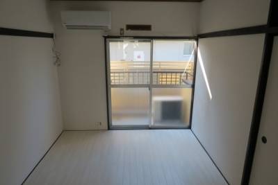 床・壁・天井クロス、エアコンが新品です♪