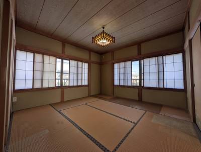 2階北和室。東・北の二面採光で明るいです♪