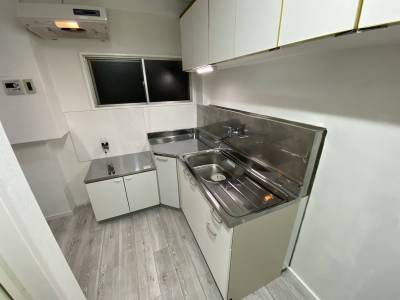 新品のキッチン