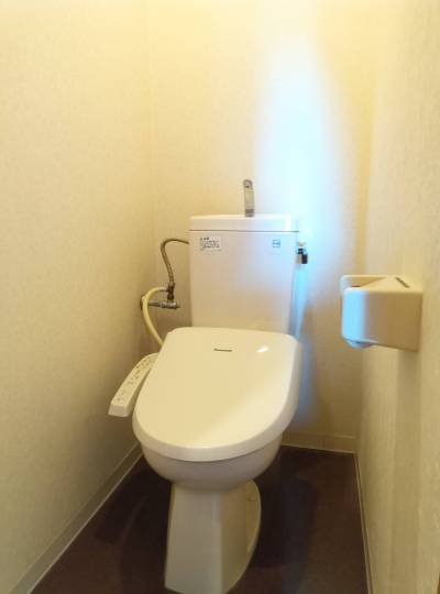 サービス品で温水洗浄便座もついてます。※画像201