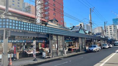 年中賑わいのある二条市場まで徒歩5分