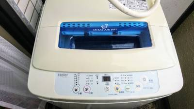 ハイアールの洗濯機もクリーニング済です。