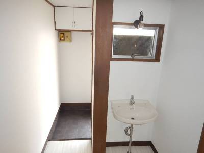 玄関部分と洗面台