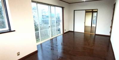 キッチンリビング約15帖の広さです！フローリングクロス新品