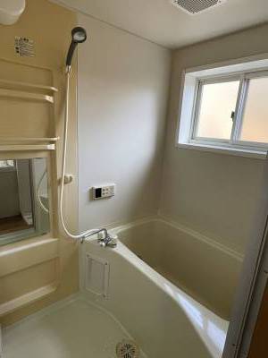 追い焚き機能付き
新品手元でストップ出来るシャワーヘッド付き