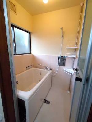 リノベ済の浴室です♪清潔な浴室で快適な生活をどうぞ