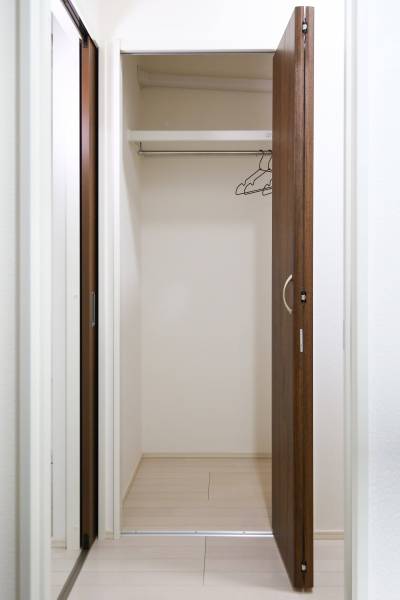 ウォークインクローゼットは浴室前と寝室に2ヶ所あります