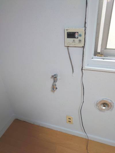 洗濯機設置可。　パネルでお風呂の蛇口とシャワー設定。