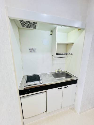 システムキッチンIHコンロ　ミニ冷蔵庫
給湯