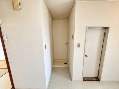 室内に洗濯機置き場があるので、寒い冬でも問題なしです！