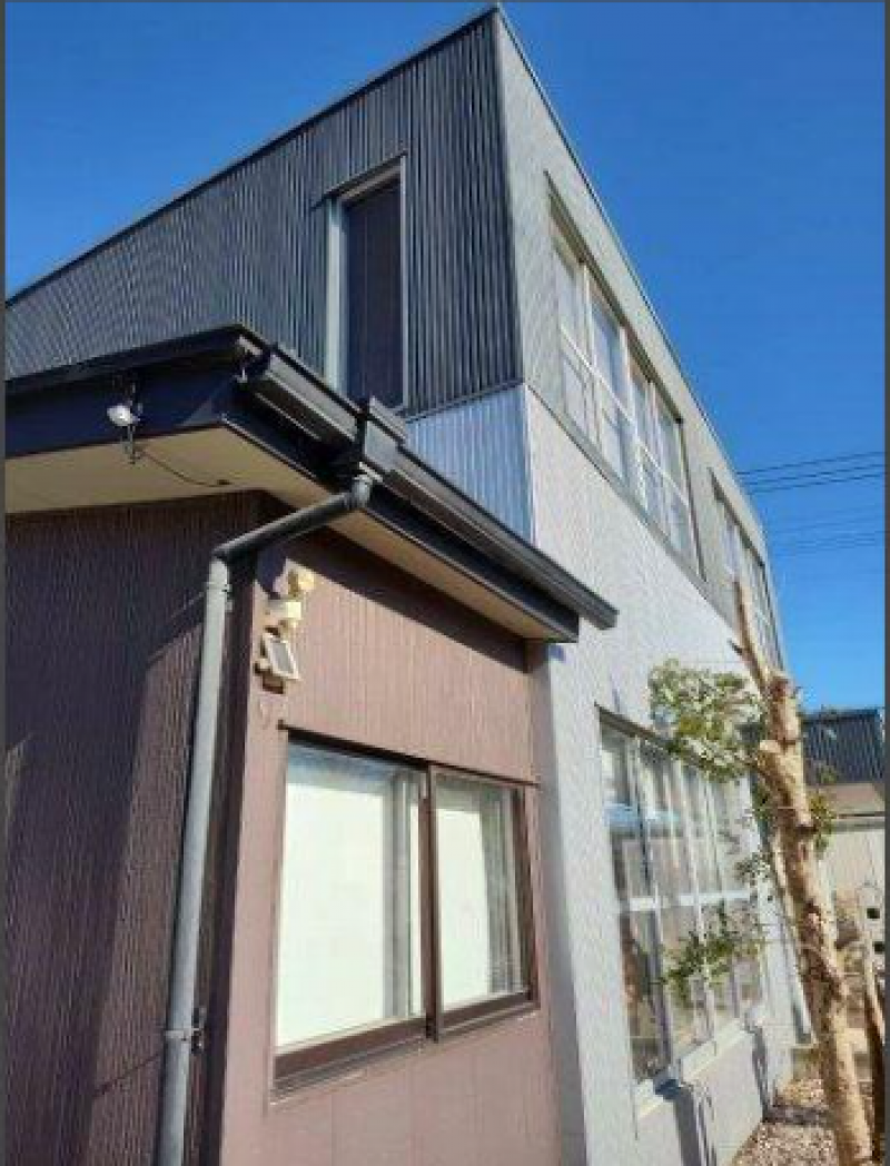 鉄骨造１階＋木造平屋の連棟（鉄骨２階は含まず）