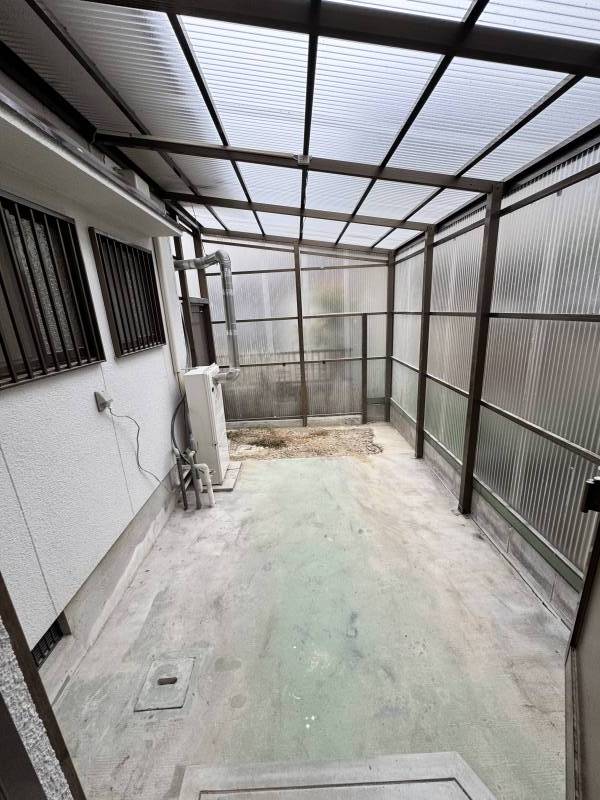 屋根付の作業スペースあります。