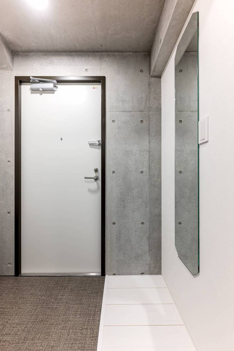 玄関の横には風水を意識した八角形があり、運気もアップ‼️