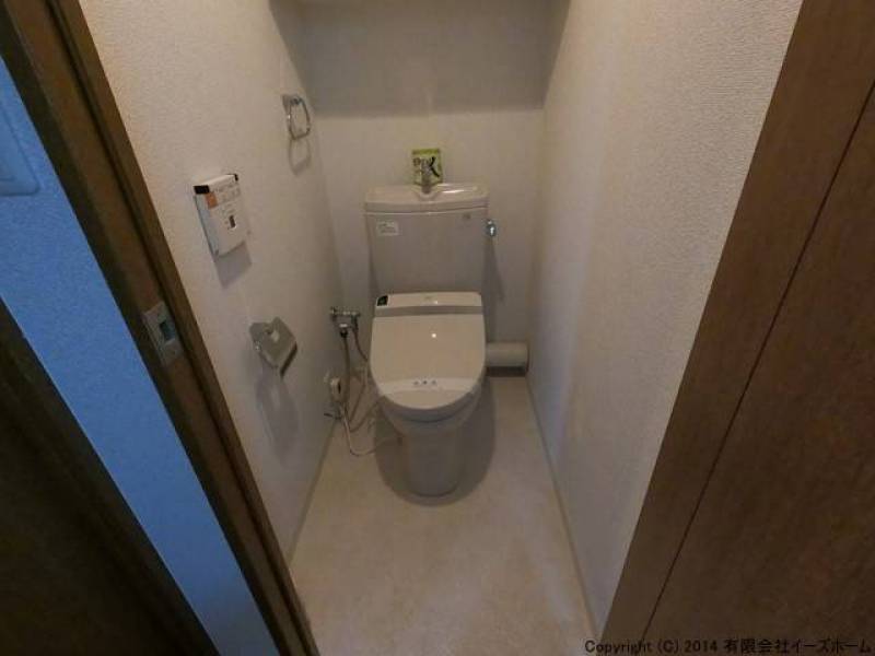 温水洗浄便座付きトイレです
