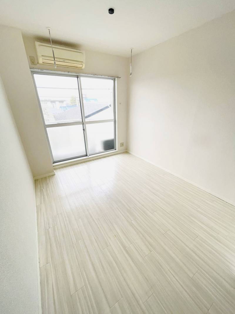 東北向き、角部屋で東西北の日差しが入り、自然採光抜群の角部屋
