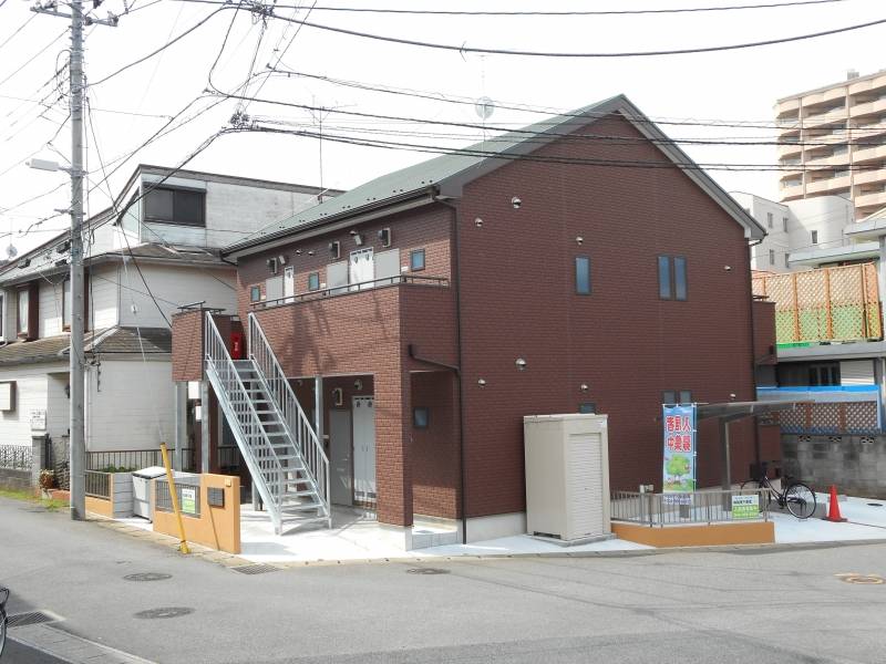 角地に建つおしゃれな外観です