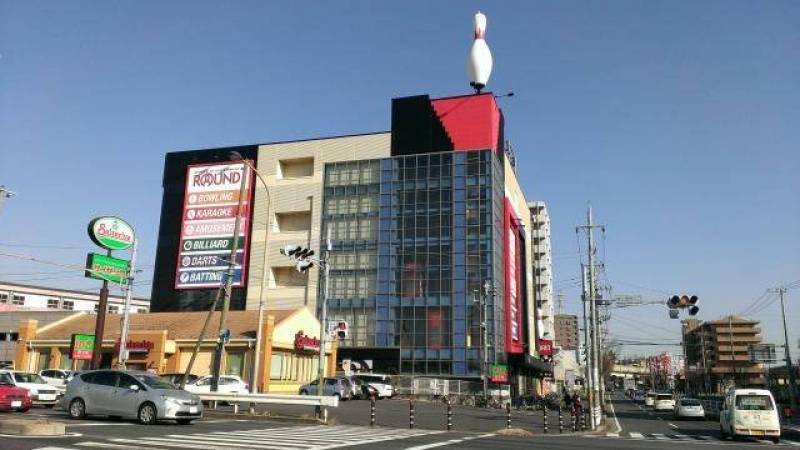 徒歩5分の場所にラウンドワンがあります！