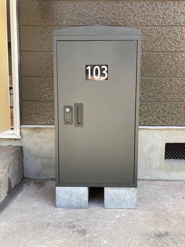 部屋毎に専用宅配ボックス付いてます。