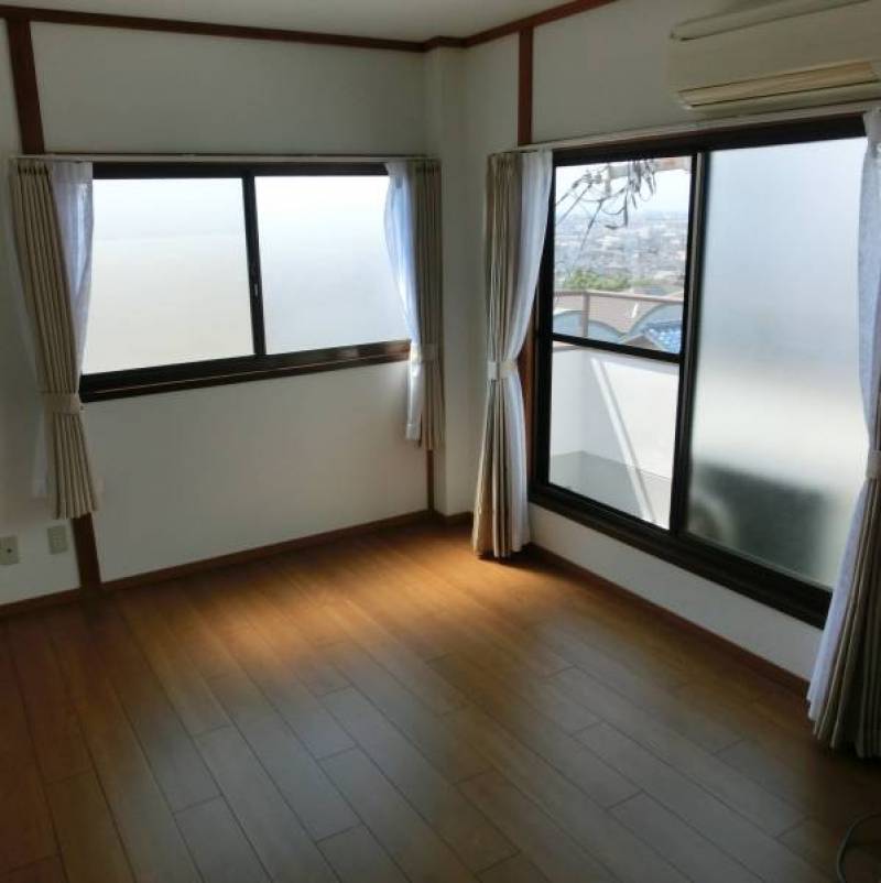 遮光カーテン付き