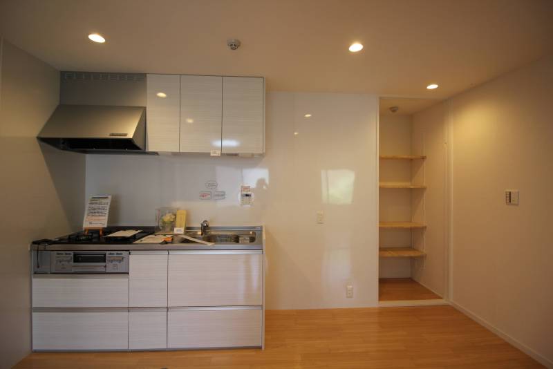 「自炊派に嬉しいキッチン」料理も楽しめる清潔な設備。