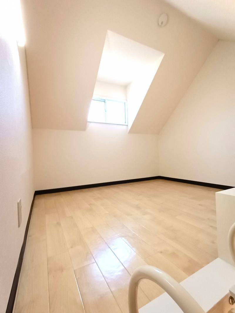 ロフトは立ち上がれるほどの高さがあり、とても広いです