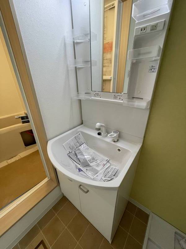 洗面化粧台
※背景の壁紙異なりますが同じ製品です