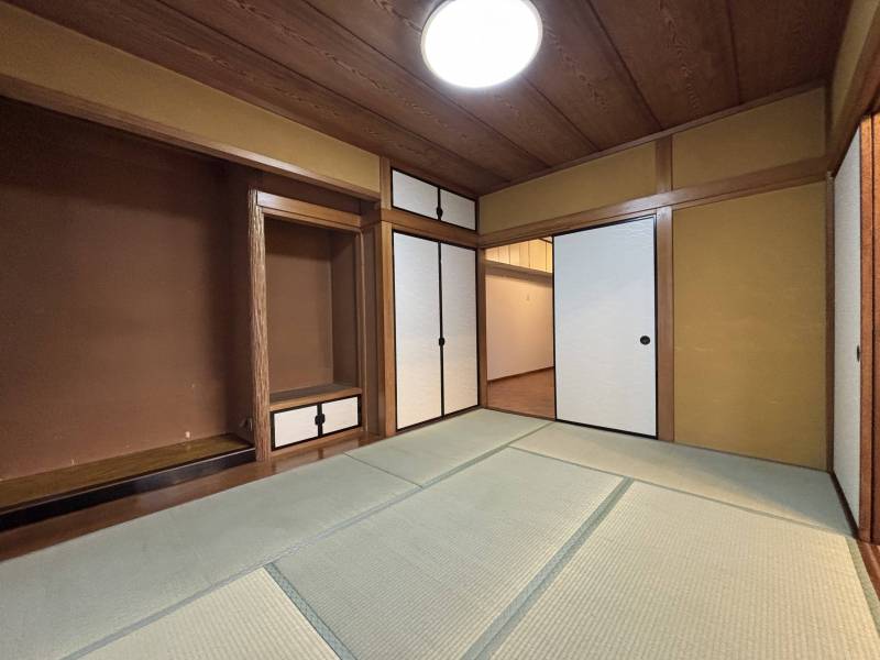 床の間の付いた和室です！いぐさの香りに癒されますね！