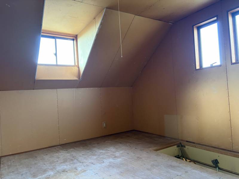 広々屋根裏収納、6畳ほどあります