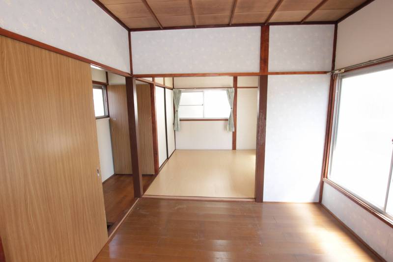 2F：陽当たり良く、広さあります。収納もしっかりあります。