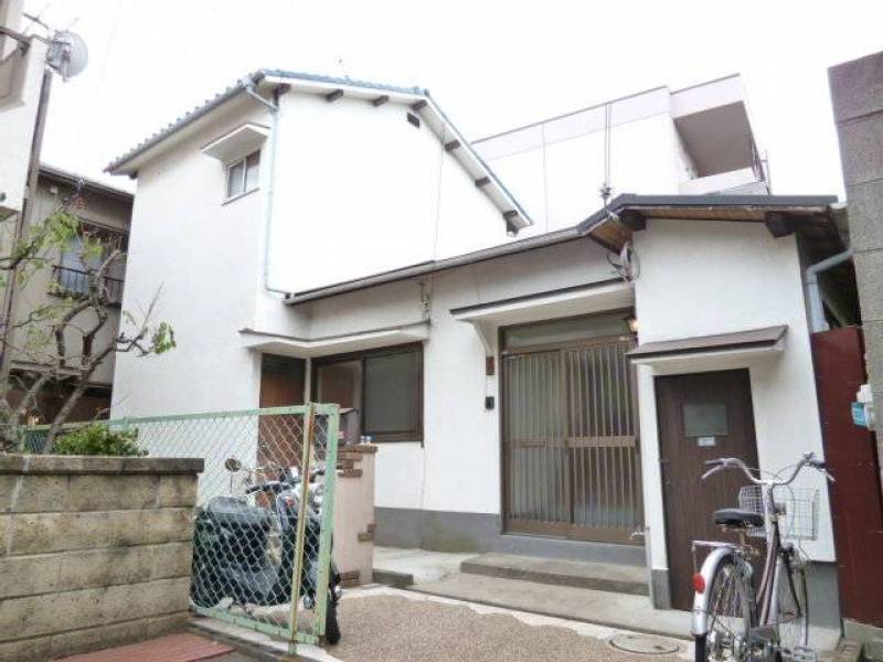 ノスタルジックな戸建て。倉庫あり。