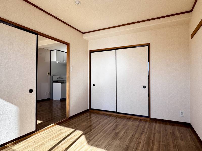 南側洋室です。とても明るいです。