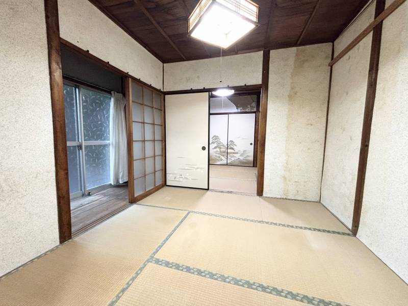 縁側の横にある、4.5畳の和室です！