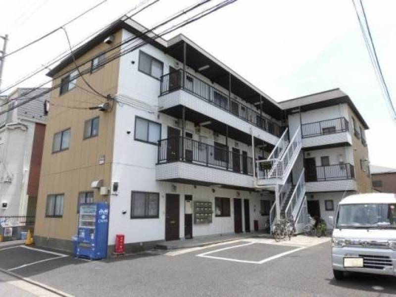 目の前が幼稚園です。つまり車の通りも少なく静かです。