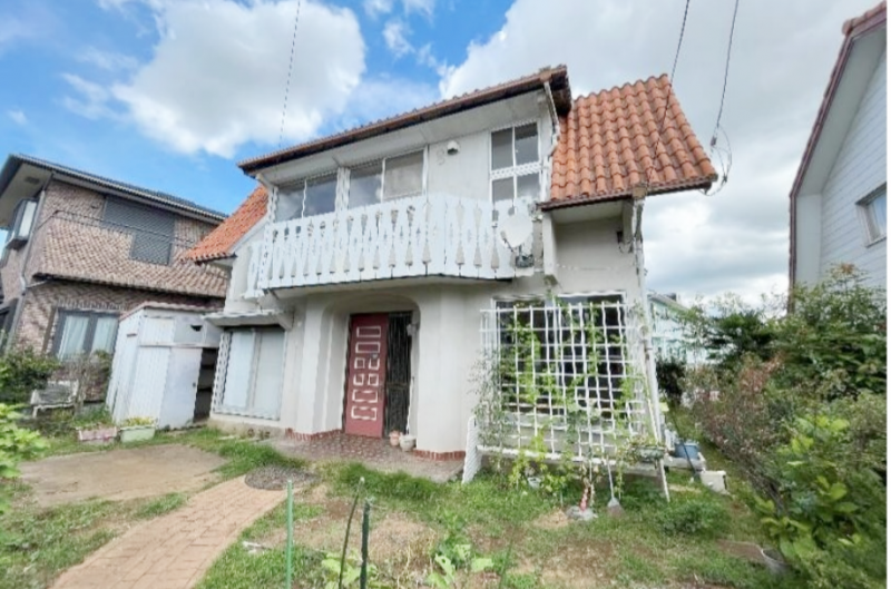 閑静な住宅街に佇む1軒屋です。