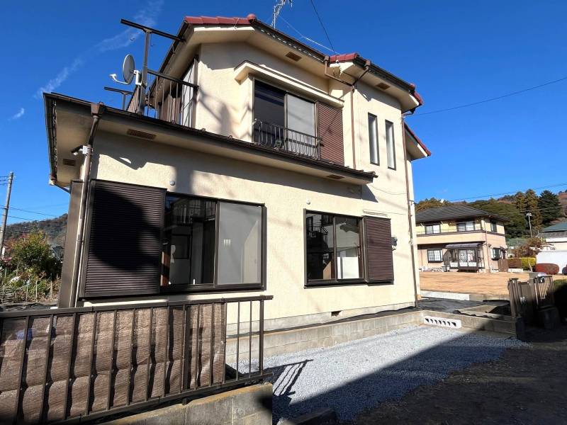 駐車場無料。ワンボックスカーも入ります