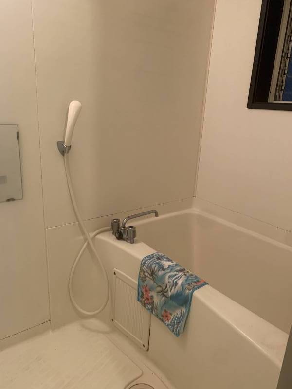 大きめの浴槽で、ゆったりお風呂に浸かっていただけます♪