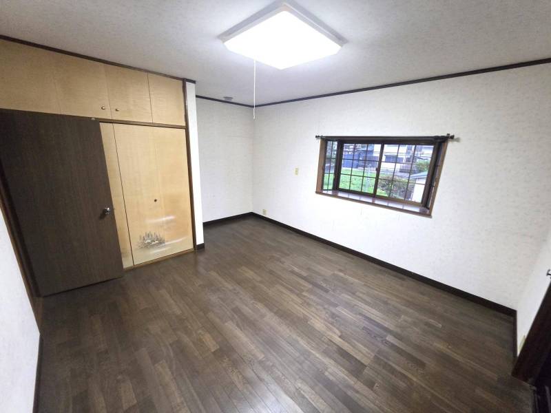 洋室には大きな収納もありお部屋を広く使えます